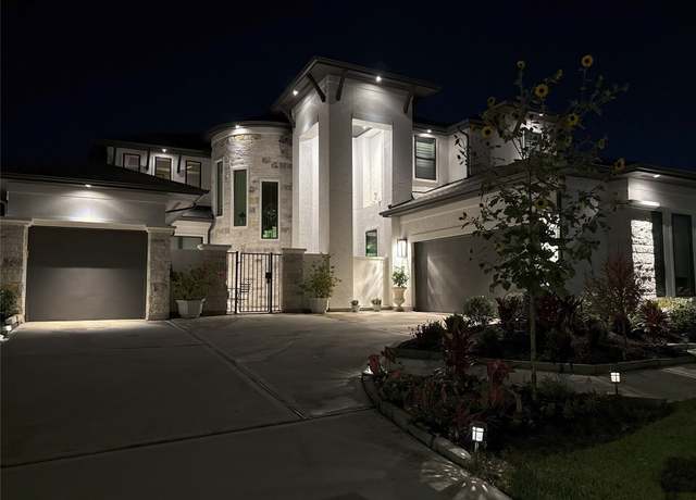 Property at 8915 Orchard Cv, Missouri City, TX 77459, 5 beds, 4.5 baths