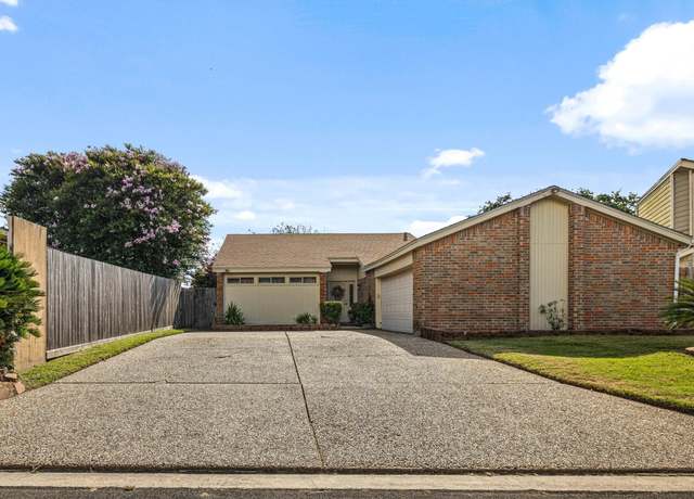 Property at 5 Quintana Dr, Galveston, TX 77554, 3 beds, 2 baths