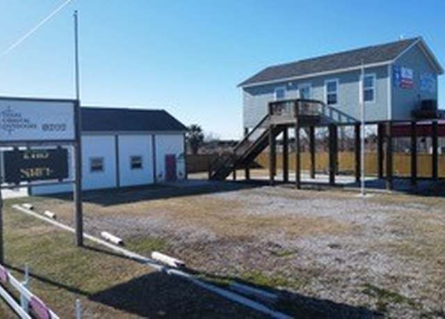 Property at 1013 Highway 87, Crystal Beach, TX 77650, 1 bed, 1.5 baths