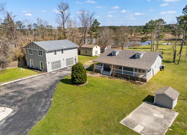 Property at 14886 Greenbough St, Conroe, TX 77302, 3 beds, 2 baths