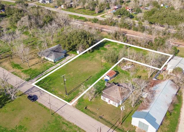 Property at 426 W Main St, Eagle Lake, TX 77434