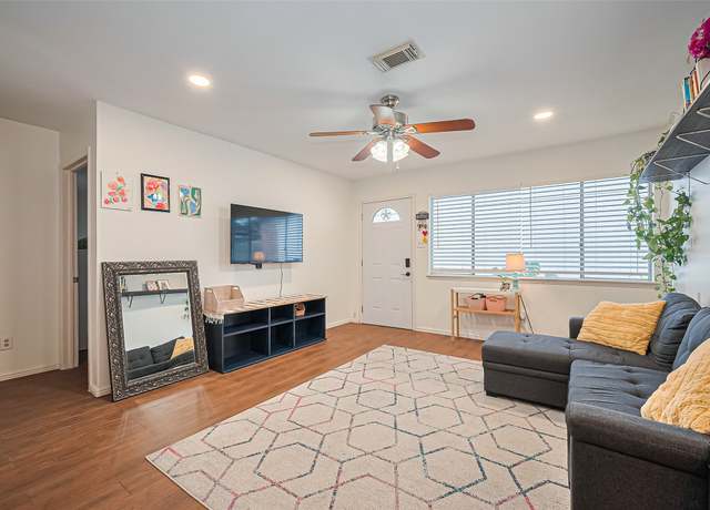 Property at 4304 Sherwood Ln #106, Houston, TX 77092, 2 beds, 2 baths