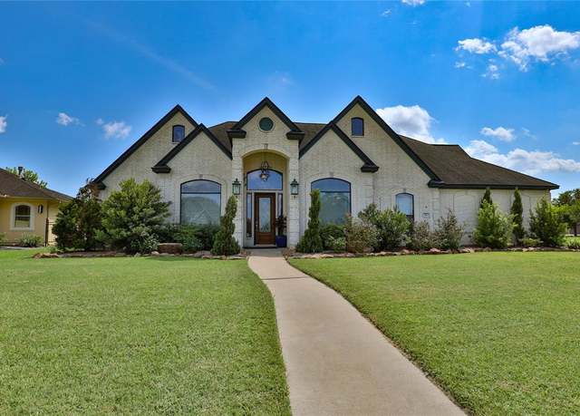 Property at 52 Rose Bay Ct, Lake Jackson, TX 77566, 4 beds, 4 baths