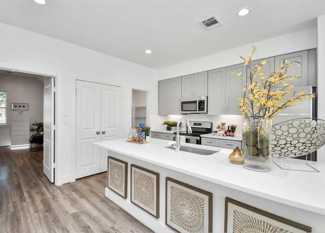 Property at 4606 Crown Grove Ln Unit A1, Houston, TX 77018, 3 beds, 2.5 baths