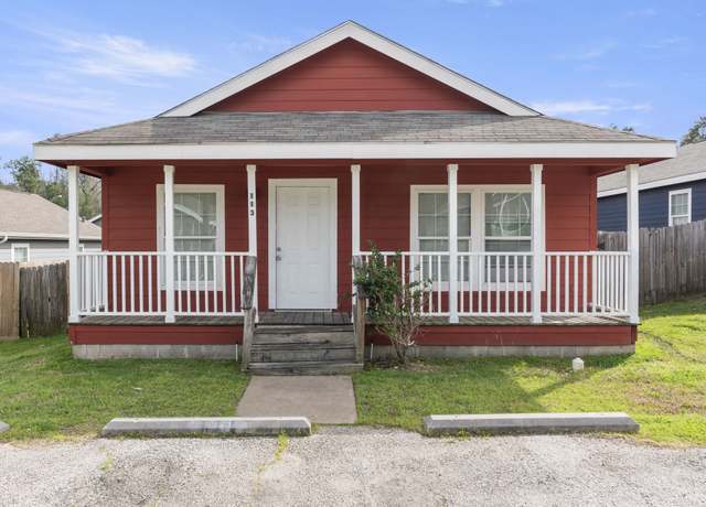 Property at 113 Varsity Dr, Huntsville, TX 77340, 4 beds, 4 baths