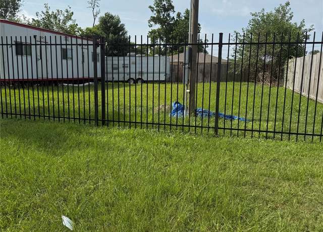 Property at 845 S Victory Dr, Houston, TX 77088