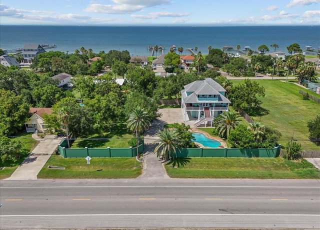 Property at 2564 E Bayshore Dr, Dickinson, TX 77539, 6 beds, 7 baths
