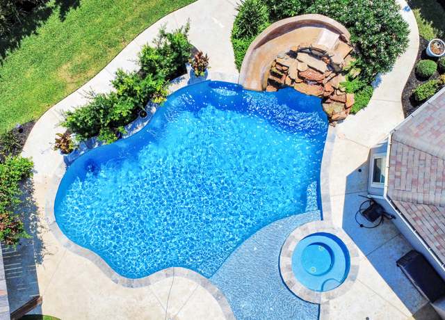 Property at 10 Lake Garda Dr, Missouri City, TX 77459, 5 beds, 4.5 baths