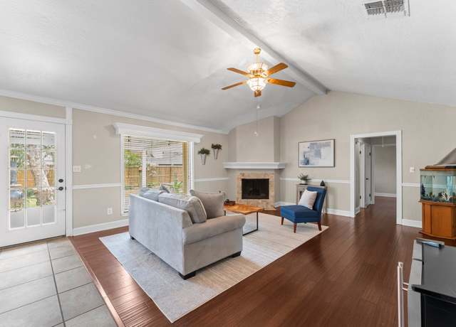 Property at 124 Cottonwood St, Lake Jackson, TX 77566, 3 beds, 2 baths