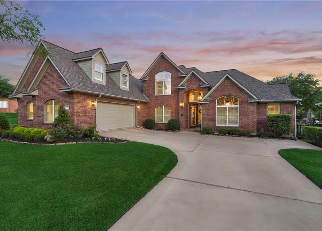 Property at 26 Greenview St, Montgomery, TX 77356, 4 beds, 2.5 baths
