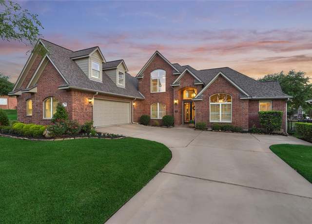 Property at 26 Greenview St, Montgomery, TX 77356, 4 beds, 2.5 baths