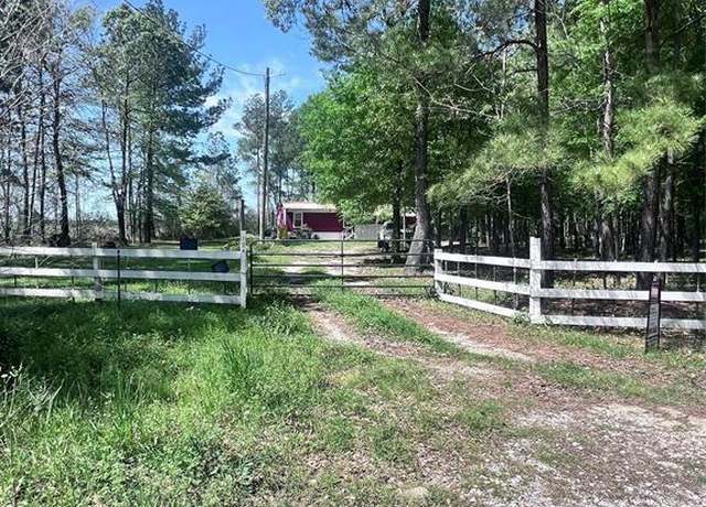 Property at 124 Magnolia Ln, Huntsville, TX 77340, 2 beds, 1 bath
