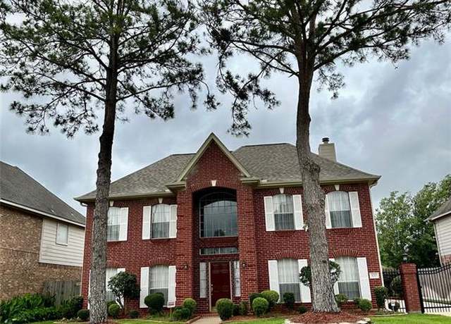 Property at 3222 Mossy Elm Ct, Houston, TX 77059, 5 beds, 3.5 baths