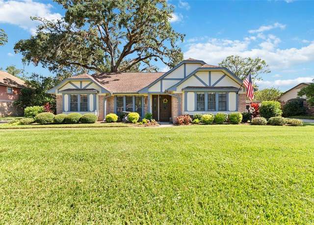 Property at 132 Arrowwood St, Lake Jackson, TX 77566, 3 beds, 2 baths