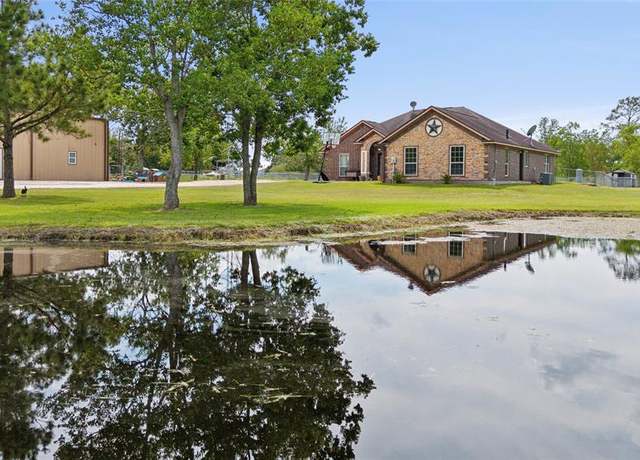 Property at 18590 Englin Rd, Winnie, TX 77665, 3 beds, 2 baths