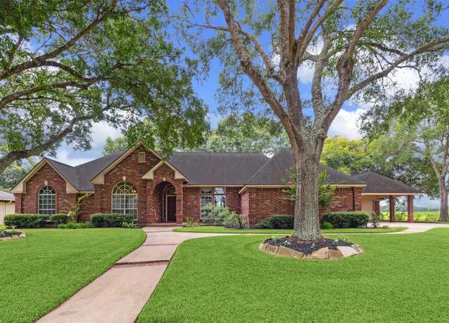 Property at 820 Klare Ave, Rosenberg, TX 77471, 4 beds, 3 baths