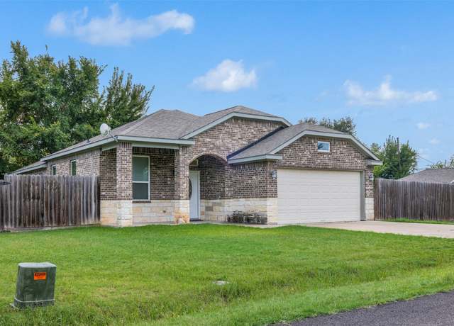 Property at 1108 Jennifer St, Madisonville, TX 77864, 3 beds, 2 baths