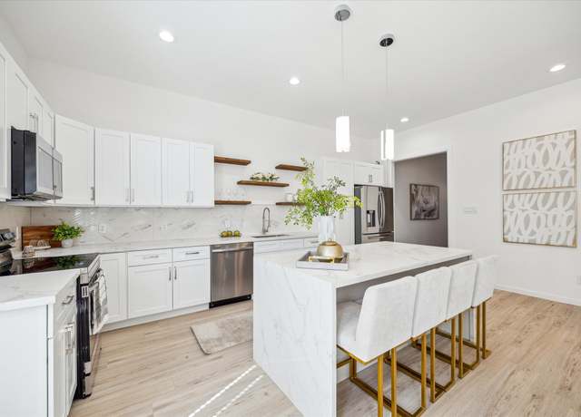 Property at 925 Bianco Ln, Houston, TX 77091, 3 beds, 2.5 baths