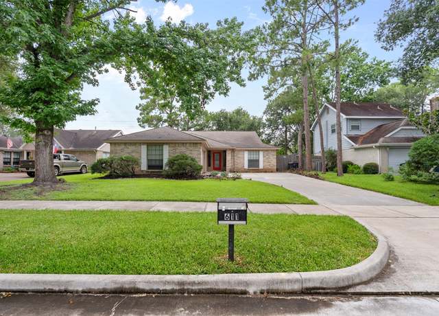 Property at 611 Muirwood Ln, Sugar Land, TX 77498, 3 beds, 2 baths