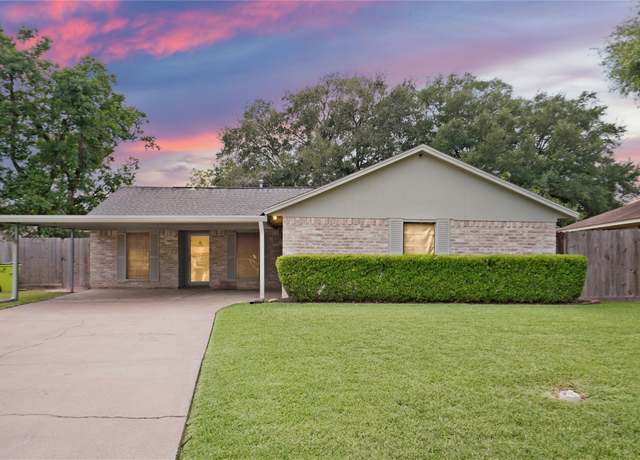 Property at 1926 Klauke Ct, Rosenberg, TX 77471, 4 beds, 2 baths