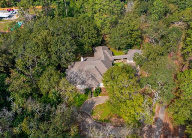 Property at 5 Briarwood Dr, Conroe, TX 77301, 5 beds, 4.5 baths
