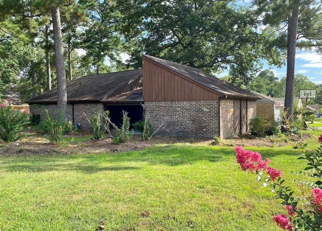 Property at 12 Windsor Ct, Lufkin, TX 75901, 3 beds, 2 baths