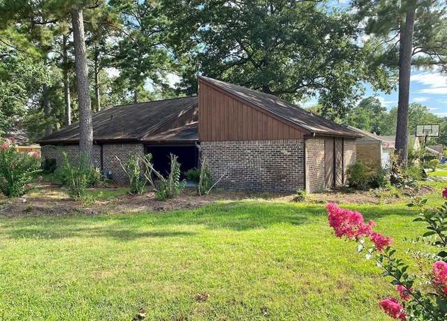 Property at 12 Windsor Ct, Lufkin, TX 75901, 3 beds, 2 baths