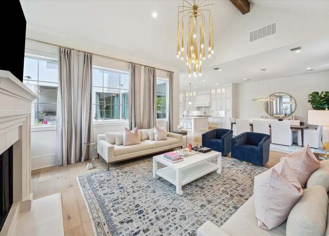 Property at 121 Memorial Parkview Dr, Houston, TX 77024, 3 beds, 4 baths