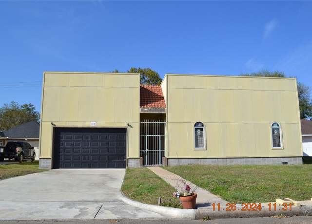 Property at 3106 Ashfield Dr, Houston, TX 77082, 3 beds, 3.5 baths