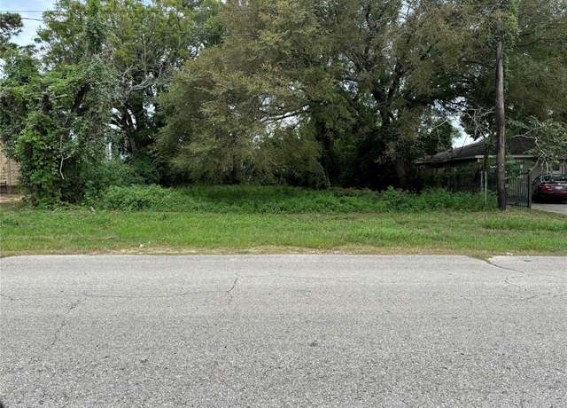 Property at 405 W Marlin St, Willis, TX 77378