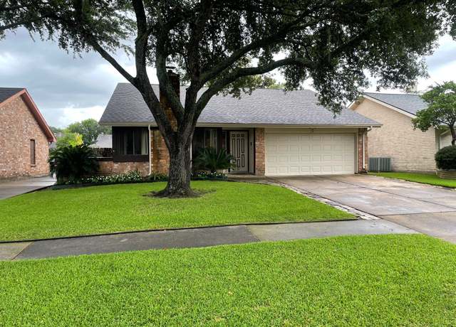 Property at 3202 The Highlands Dr, Sugar Land, TX 77478, 4 beds, 2 baths