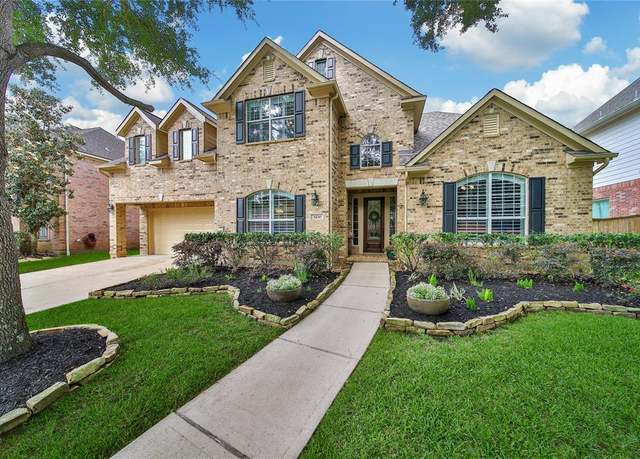 Property at 8230 Crescent Knolls Dr, Richmond, TX 77406, 5 beds, 4 baths