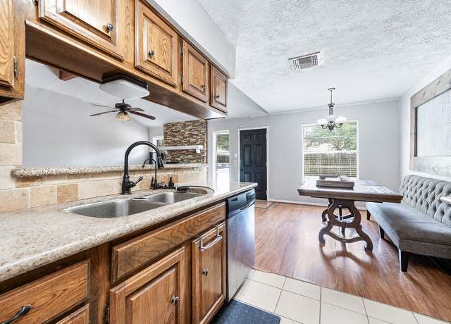 Property at 3106 Pilgrims Point Ln, Pearland, TX 77581, 3 beds, 2 baths