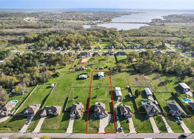 Property at 13295 Hidden Trail Ct, Willis, TX 77318, 5 beds, 3 baths
