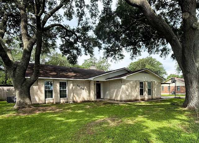 Property at 1006 Fairlane Dr, Ganado, TX 77962, 2 beds, 2 baths