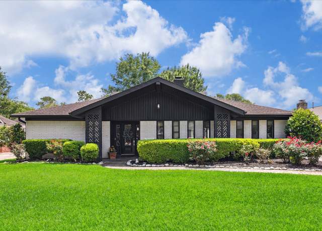 Property at 942 Ashford Pkwy, Houston, TX 77077, 4 beds, 2 baths