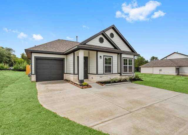 Property at 11825 East Gate Dr, Willis, TX 77318, 3 beds, 2 baths