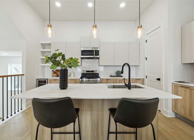 Property at 3907A Tulane St, Houston, TX 77018, 3 beds, 3.5 baths