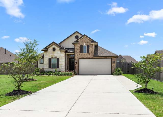 Property at 7422 Hillside Ave, Mont Belvieu, TX 77523, 4 beds, 3 baths