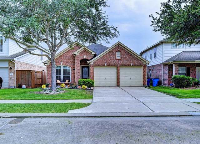 Property at 12 Signal Hill Dr, Manvel, TX 77578, 4 beds, 2 baths