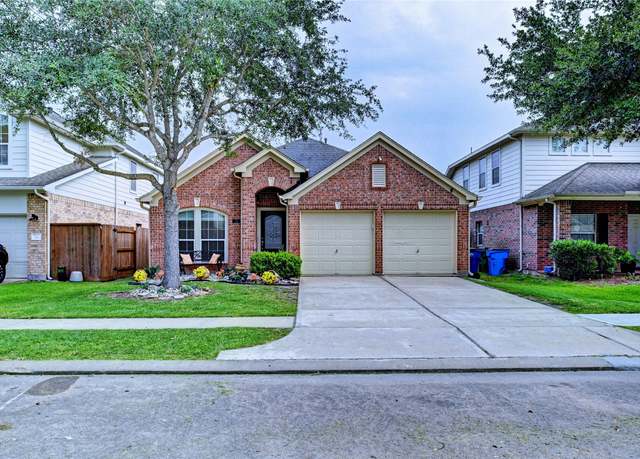 Property at 12 Signal Hill Dr, Manvel, TX 77578, 4 beds, 2 baths