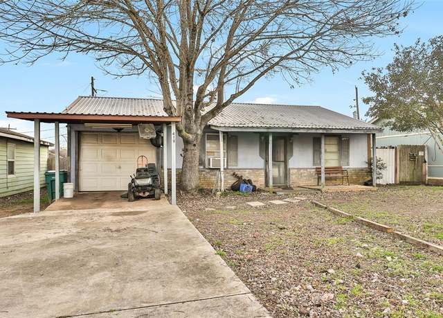 Property at 410 E Powell St, Willis, TX 77378, 2 beds, 1 bath