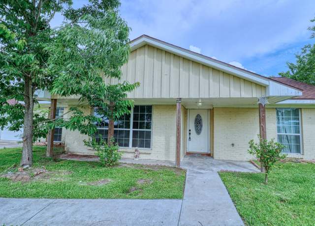 Property at 511 S Burnett Dr, Baytown, TX 77520, 3 beds, 2 baths
