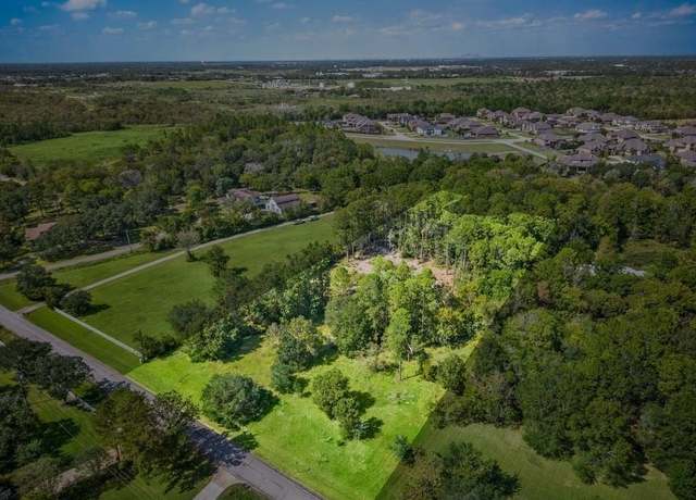 Property at 15 Windsong Ln, Friendswood, TX 77546