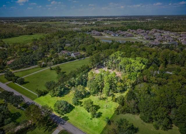 Property at 15 Windsong Ln, Friendswood, TX 77546