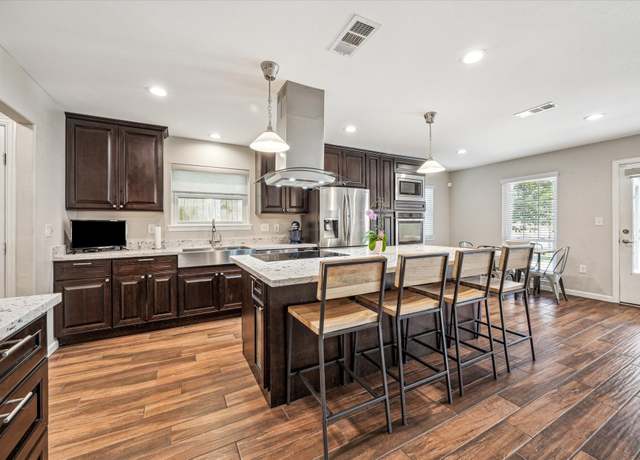 Property at 15719 Heatherdale Dr, Houston, TX 77059, 5 beds, 4 baths
