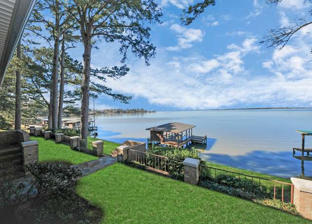Property at 716 Shoreline Dr, Livingston, TX 77351, 4 beds, 2.5 baths