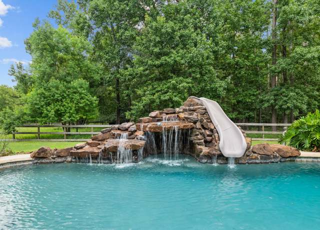 Property at 20801 Plaza Cir, Crosby, TX 77532, 4 beds, 3 baths