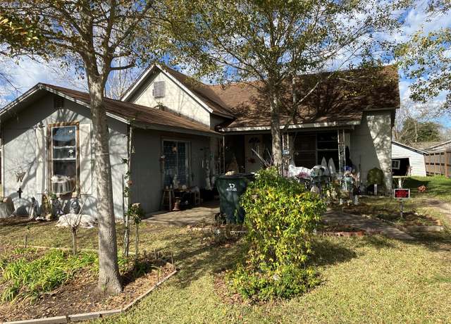 Property at 820 Empire St, El Campo, TX 77437, 3 beds, 1.5 baths