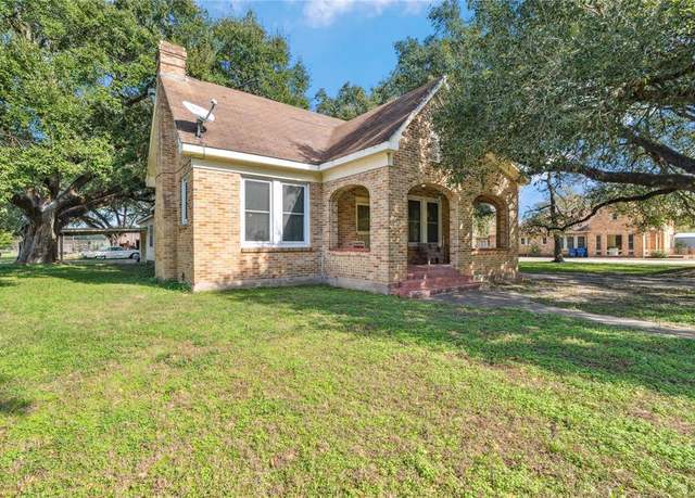 Property at 504 W Prairie Ave, Eagle Lake, TX 77434, 3 beds, 2 baths